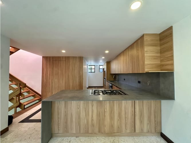 Casa de 5 alcobas en venta en San Lucas, Medellín, 224 m² · foto 21 de 24