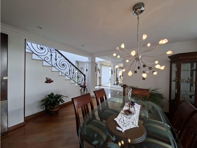 Casa en venta en Santa Barbara Central, Bogotá · foto 8 de 24