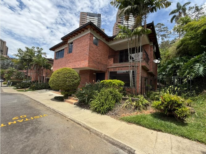 Casa de 3 alcobas en venta en El Poblado, Medellín, 298 m² · foto 2 de 22