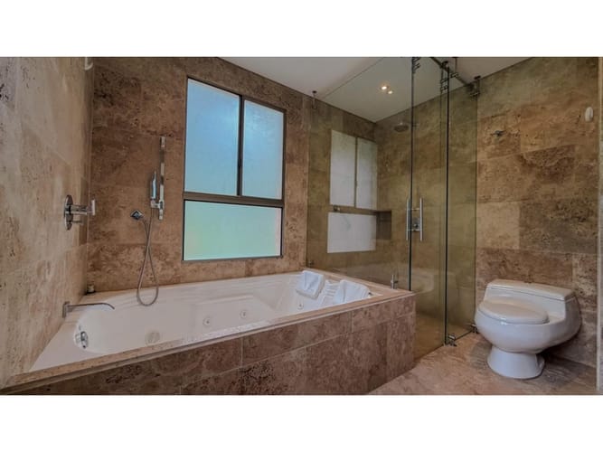 Casa de 3 alcobas en venta en El Poblado, Medellín, 298 m² · foto 6 de 22