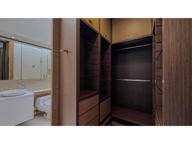 Casa de 3 alcobas en venta en El Poblado, Medellín, 298 m² · foto 10 de 22