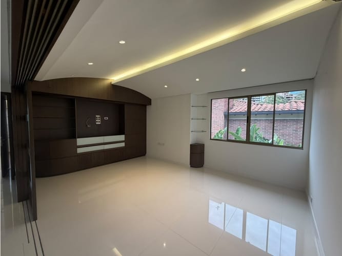 Casa de 3 alcobas en venta en El Poblado, Medellín, 298 m² · foto 12 de 22