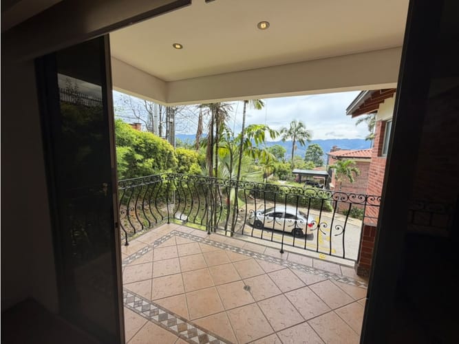 Casa de 3 alcobas en venta en El Poblado, Medellín, 298 m² · foto 14 de 22