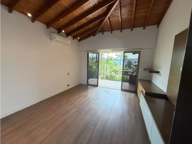 Casa de 3 alcobas en venta en El Poblado, Medellín, 298 m² · foto 15 de 22