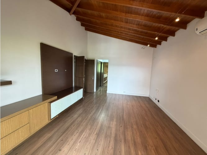 Casa de 3 alcobas en venta en El Poblado, Medellín, 298 m² · foto 16 de 22