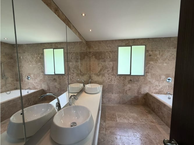 Casa de 3 alcobas en venta en El Poblado, Medellín, 298 m² · foto 18 de 22