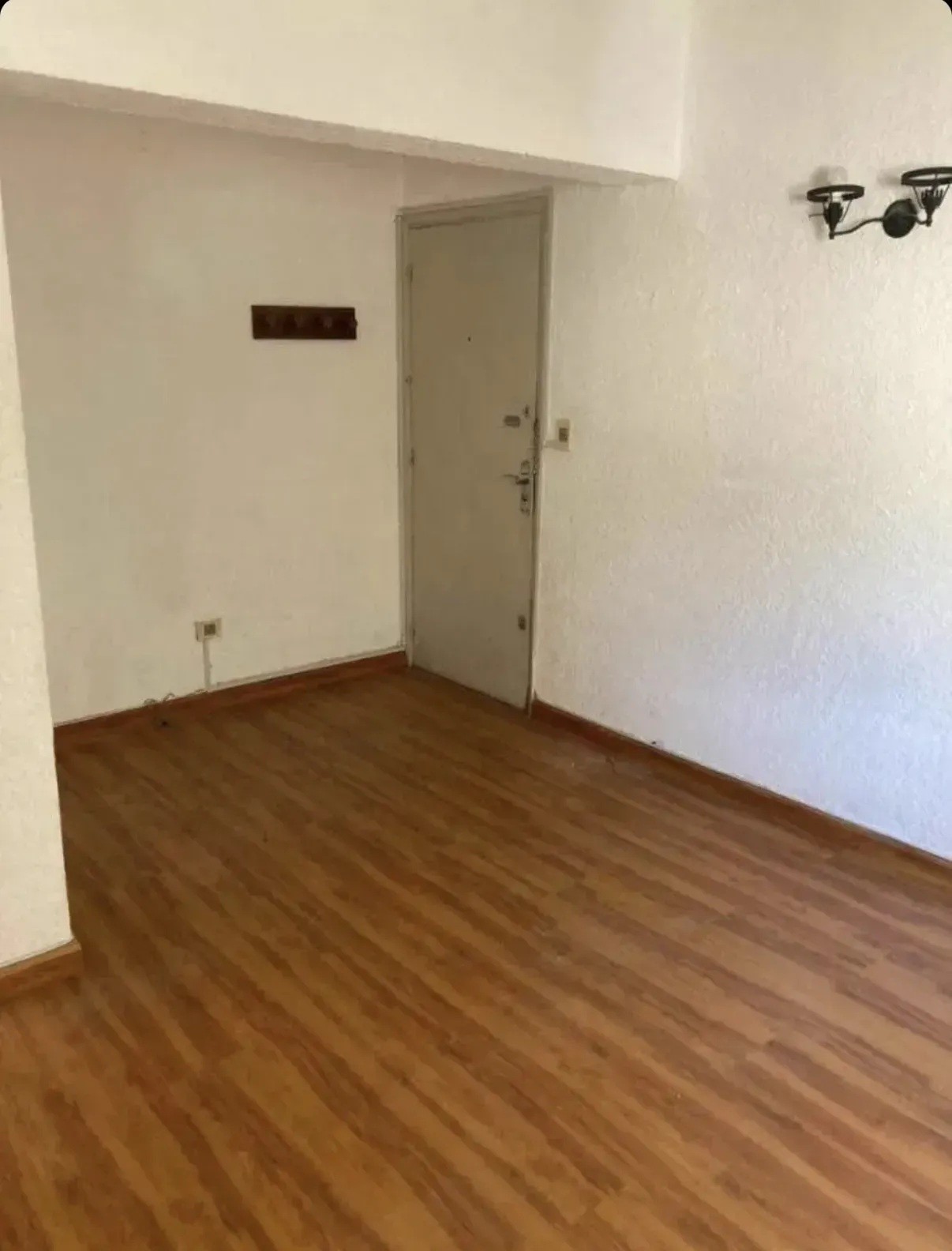 ALQUILER EN EL CENTRO DE 1 DORMITORIO, PISO 2 AL FRENTE, BALCON, ASCENSOR · Foto 2