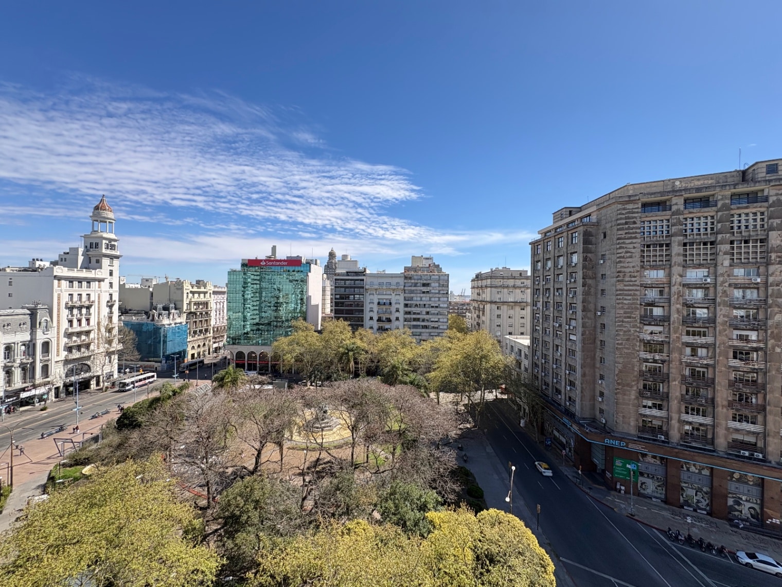 ALQUILER OFICINA EN CENTRO 94M2 FRENTE A PLAZA DE ENTREVERO · Foto 6