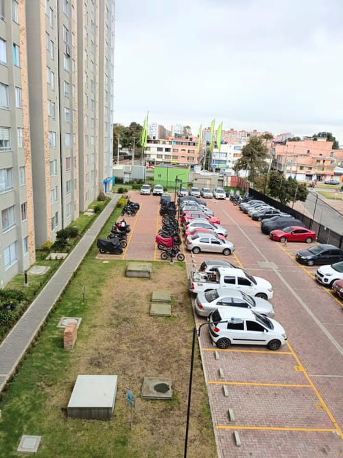 Apartamento en venta en Plaza Imperial Centro Comercial, Bogotá · foto 23 de 24