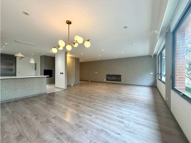 Apartamento de 2 alcobas en venta en Chicó Reservado, Bogotá, 155 m² · foto 2 de 19