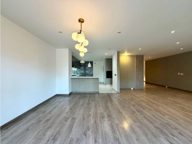 Apartamento de 2 alcobas en venta en Chicó Reservado, Bogotá, 155 m² · foto 3 de 19