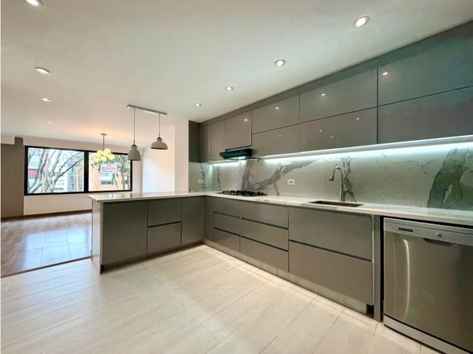 Apartamento de 2 alcobas en venta en Chicó Reservado, Bogotá, 155 m² · foto 8 de 19