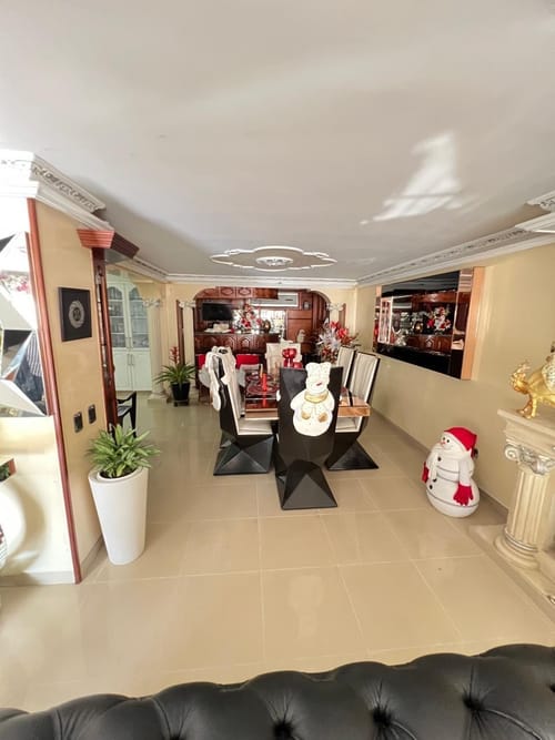 Casa de 5 alcobas en venta en Cañaveralejo, Cali, 280 m² · foto 2 de 24