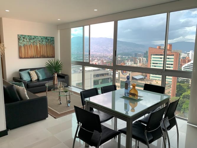 Apartamento en venta en El Poblado, Medellín · foto 2 de 10
