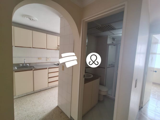 Apartamento de 2 alcobas en venta en Laureles, Medellín, 80 m² · foto 2 de 9