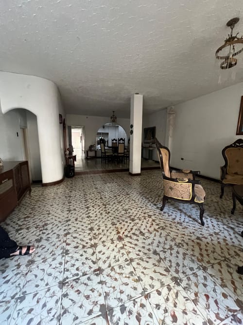 Casa de 6 alcobas en venta en Santa Anita, Cali, 279 m² · foto 2 de 21