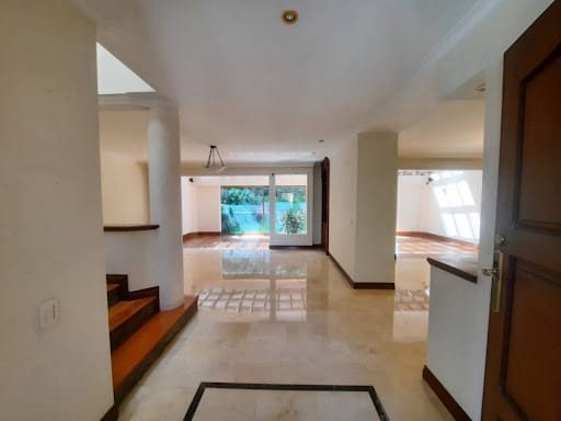 Casa de 3 alcobas en arriendo en El Poblado, Medellín, 217 m² · foto 2 de 24