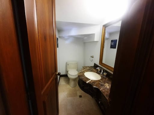 Casa de 3 alcobas en arriendo en El Poblado, Medellín, 217 m² · foto 3 de 24