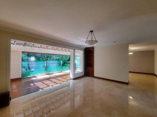 Casa de 3 alcobas en arriendo en El Poblado, Medellín, 217 m² · foto 4 de 24