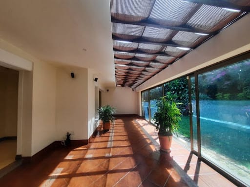 Casa de 3 alcobas en arriendo en El Poblado, Medellín, 217 m² · foto 7 de 24