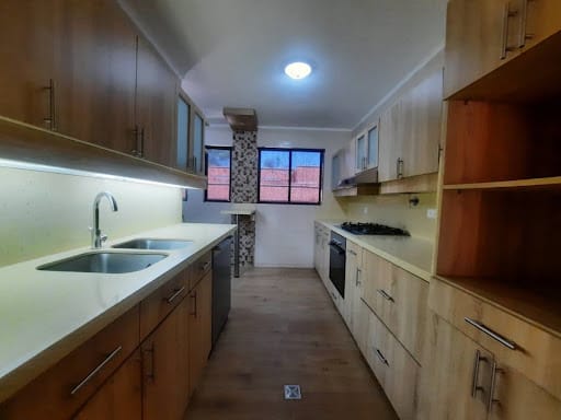 Casa de 3 alcobas en arriendo en El Poblado, Medellín, 217 m² · foto 9 de 24