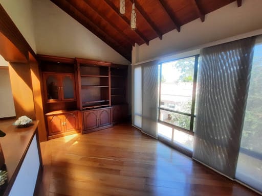 Casa de 3 alcobas en arriendo en El Poblado, Medellín, 217 m² · foto 13 de 24