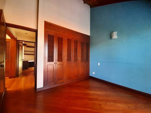 Casa de 3 alcobas en arriendo en El Poblado, Medellín, 217 m² · foto 16 de 24