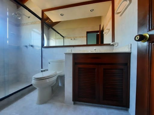Casa de 3 alcobas en arriendo en El Poblado, Medellín, 217 m² · foto 17 de 24
