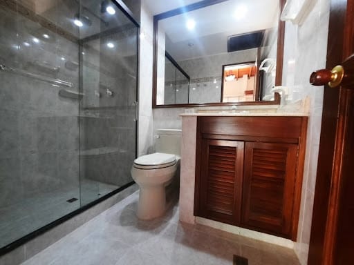 Casa de 3 alcobas en arriendo en El Poblado, Medellín, 217 m² · foto 19 de 24