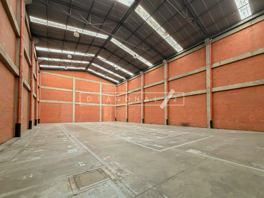 Warehouse for rent in Montevideo, Bogotá