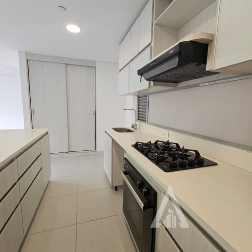 Apartamento de 3 alcobas en arriendo en Loma Del Esmeraldal, Envigado, 122 m² · foto 2 de 19