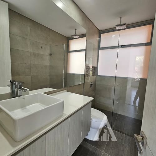Apartamento de 3 alcobas en arriendo en Loma Del Esmeraldal, Envigado, 122 m² · foto 10 de 19