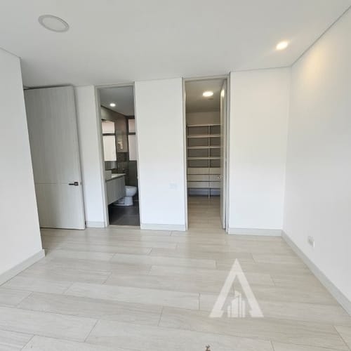 Apartamento de 3 alcobas en arriendo en Loma Del Esmeraldal, Envigado, 122 m² · foto 11 de 19