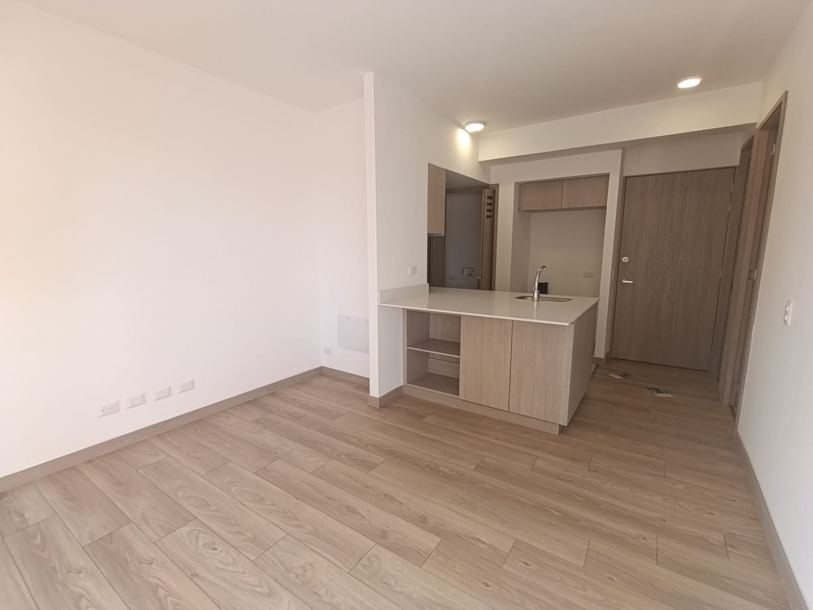 Apartamento en arriendo en Centro, Rionegro · foto 3 de 12