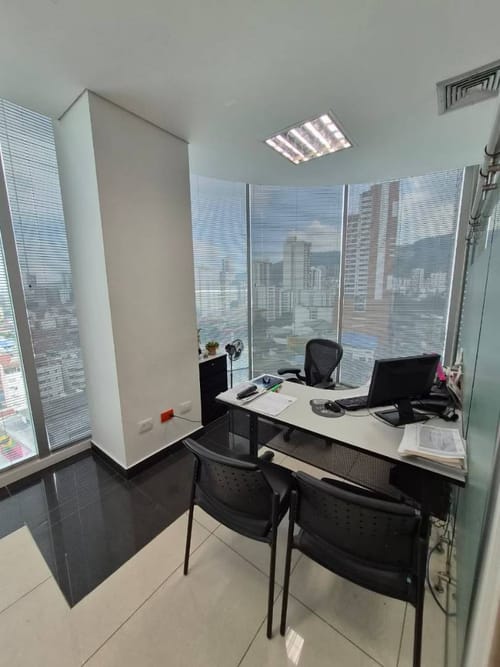 Oficina en arriendo en Mejoras Publicas, Bucaramanga, 171 m² · foto 2 de 13
