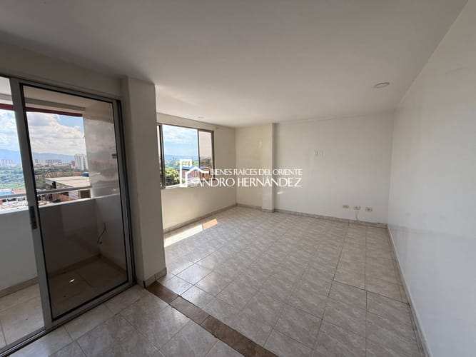 Apartamento de 3 alcobas en venta en Villa Helena, Floridablanca, 93 m² · foto 2 de 15