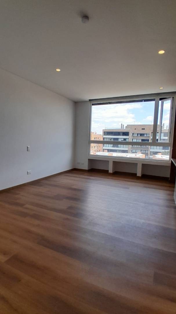 Apartaestudio en arriendo en Chicó Alto, Bogotá · foto 2 de 8