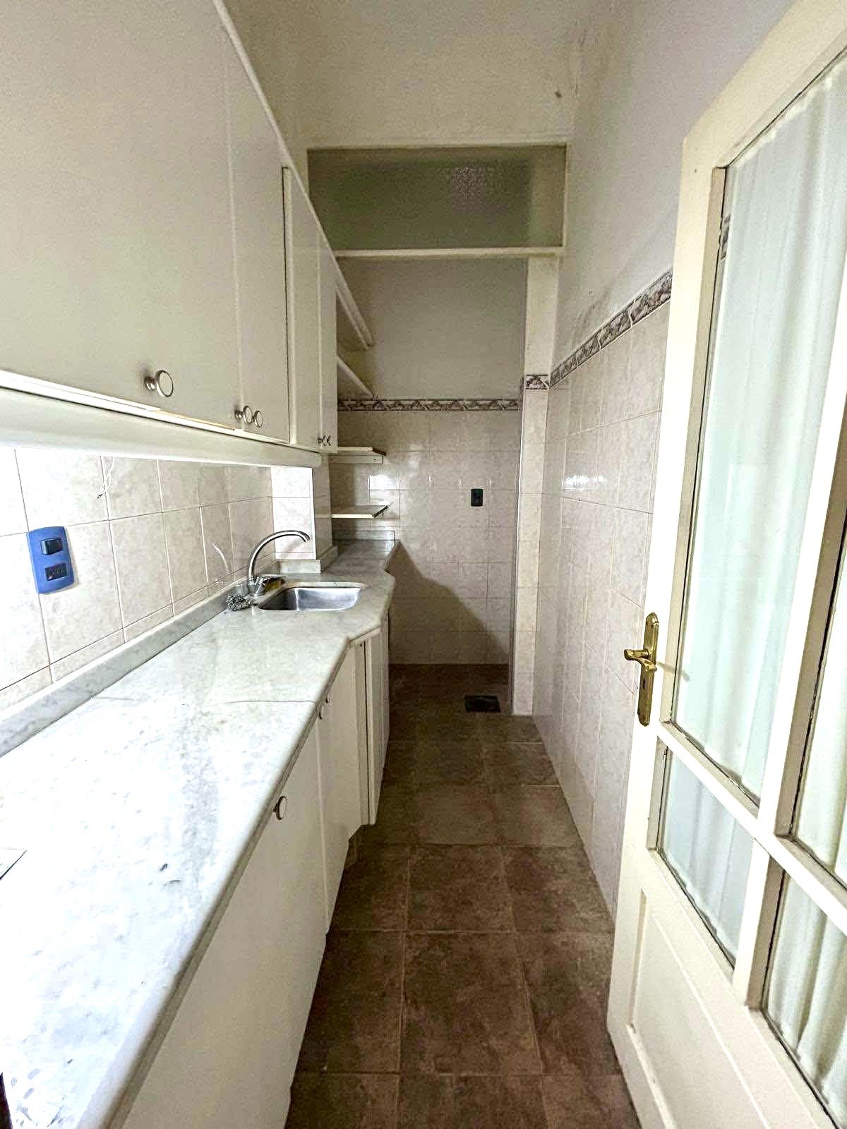 Apartamento de 2 dormitorios en planta baja con acceso independiente en Cordón · Foto 4