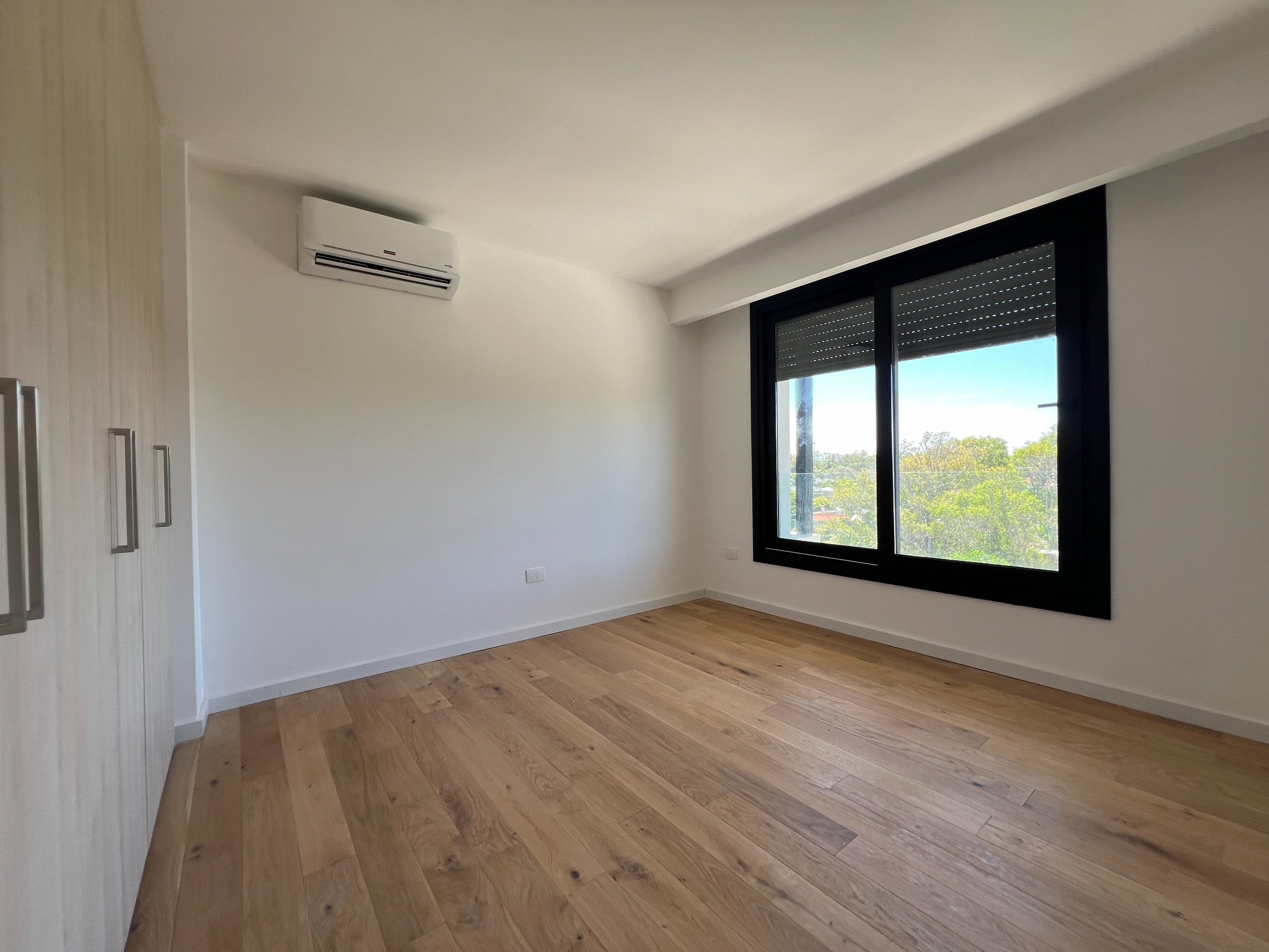 Vista al mar! 2 garages . Amplios ambientes · Foto 12