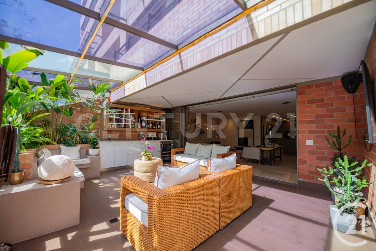 Apartamento en arriendo en El Poblado, Medellín · foto 2 de 24