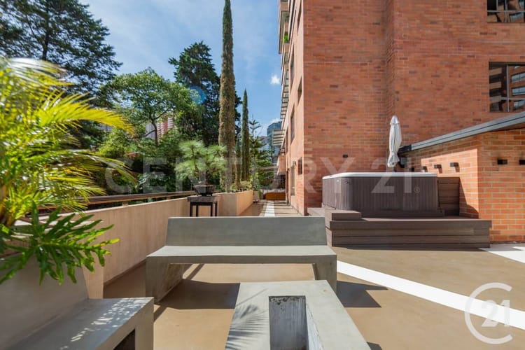 Apartamento de 3 alcobas en arriendo en El Tesoro, Medellín, 232 m² · foto 10 de 24