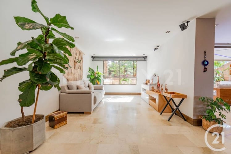 Apartamento de 3 alcobas en arriendo en El Tesoro, Medellín, 232 m² · foto 18 de 24