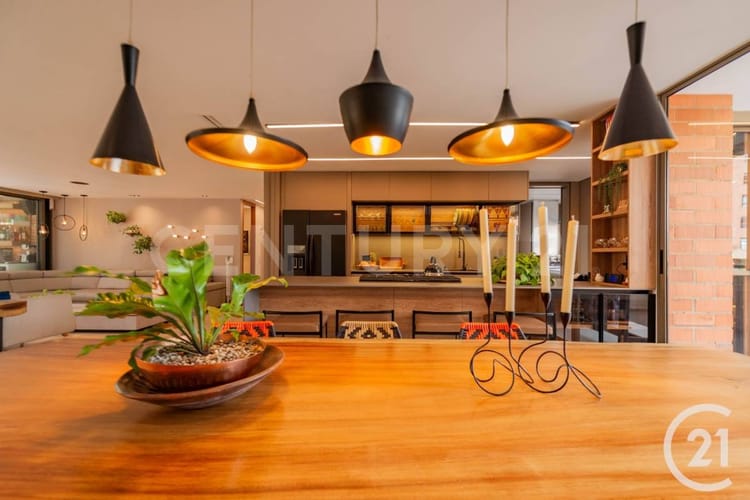 Apartamento de 3 alcobas en arriendo en El Tesoro, Medellín, 232 m² · foto 19 de 24