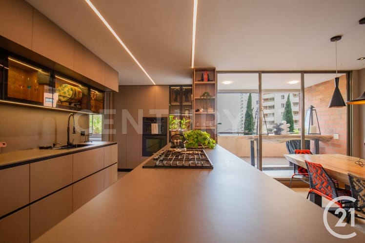Apartamento de 3 alcobas en arriendo en El Tesoro, Medellín, 232 m² · foto 21 de 24