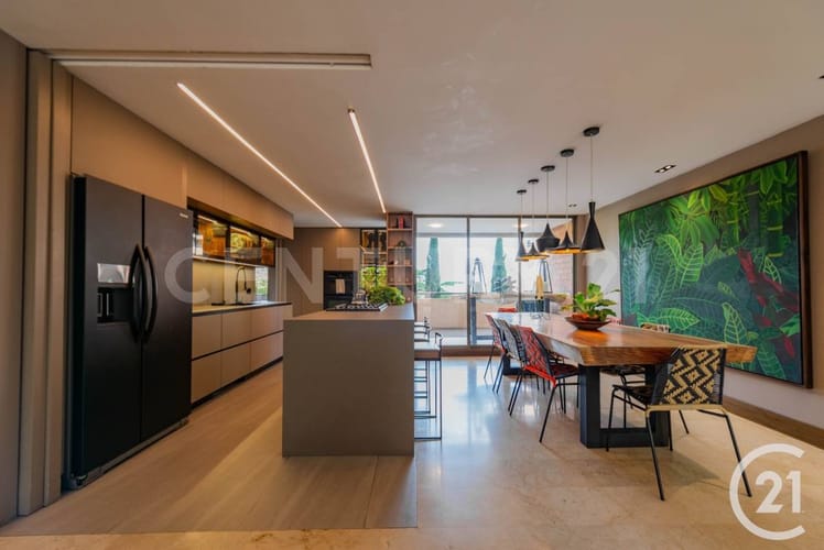 Apartamento de 3 alcobas en arriendo en El Tesoro, Medellín, 232 m² · foto 23 de 24