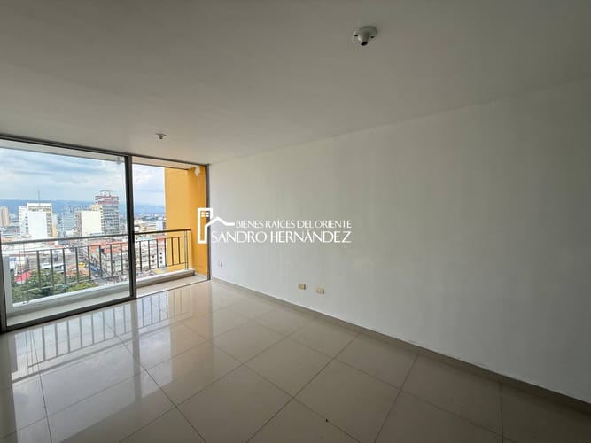 Apartamento de 2 alcobas en venta en Centro, Bucaramanga, 54 m² · foto 2 de 13
