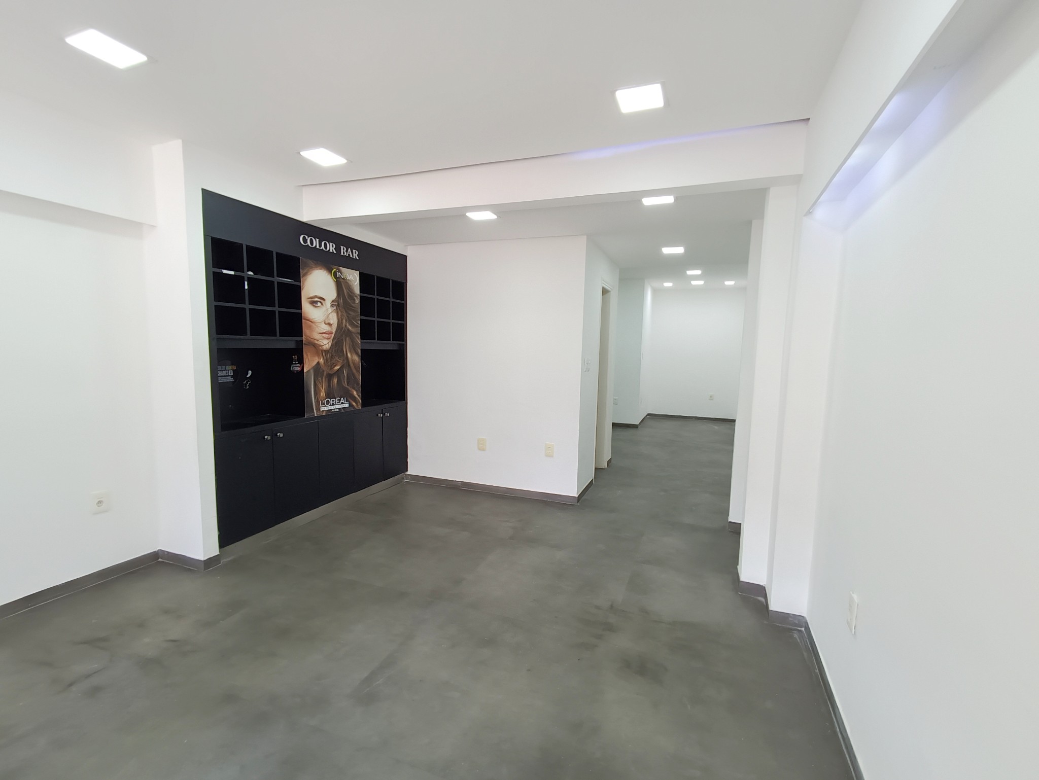 Amplio local en Planta baja. Inmejorable zona. Entorno de varios comercios. · Foto 4