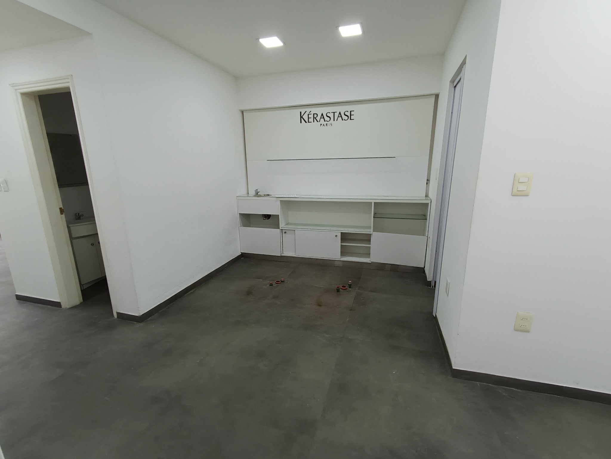 Amplio local en Planta baja. Inmejorable zona. Entorno de varios comercios. · Foto 6