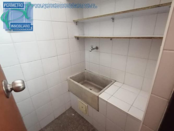 Local en arriendo en Laureles, Medellín, 1165 m² · foto 6 de 7