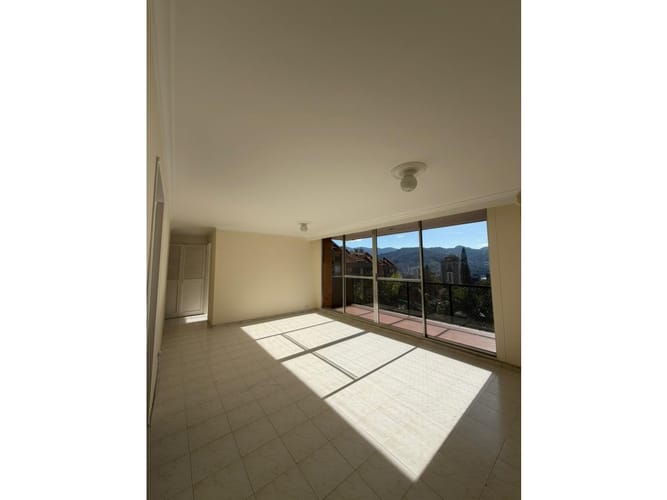 Apartamento de 3 alcobas en venta en El Poblado, Medellín, 100 m² · foto 2 de 13